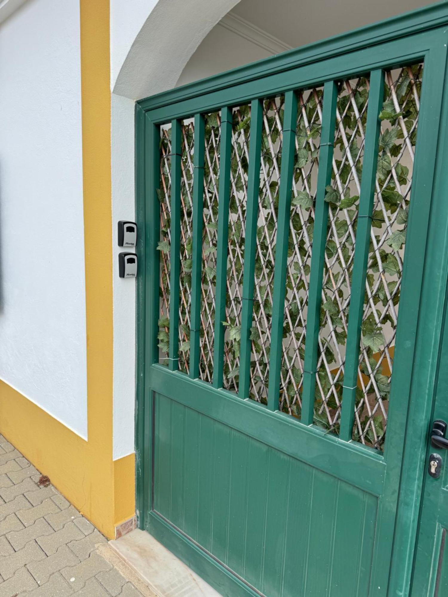 Duplo Com Varanda E Casa De Banho Partilhada - Em Casa De Do T2 - Trilho Dos Pescadores * Almograve
