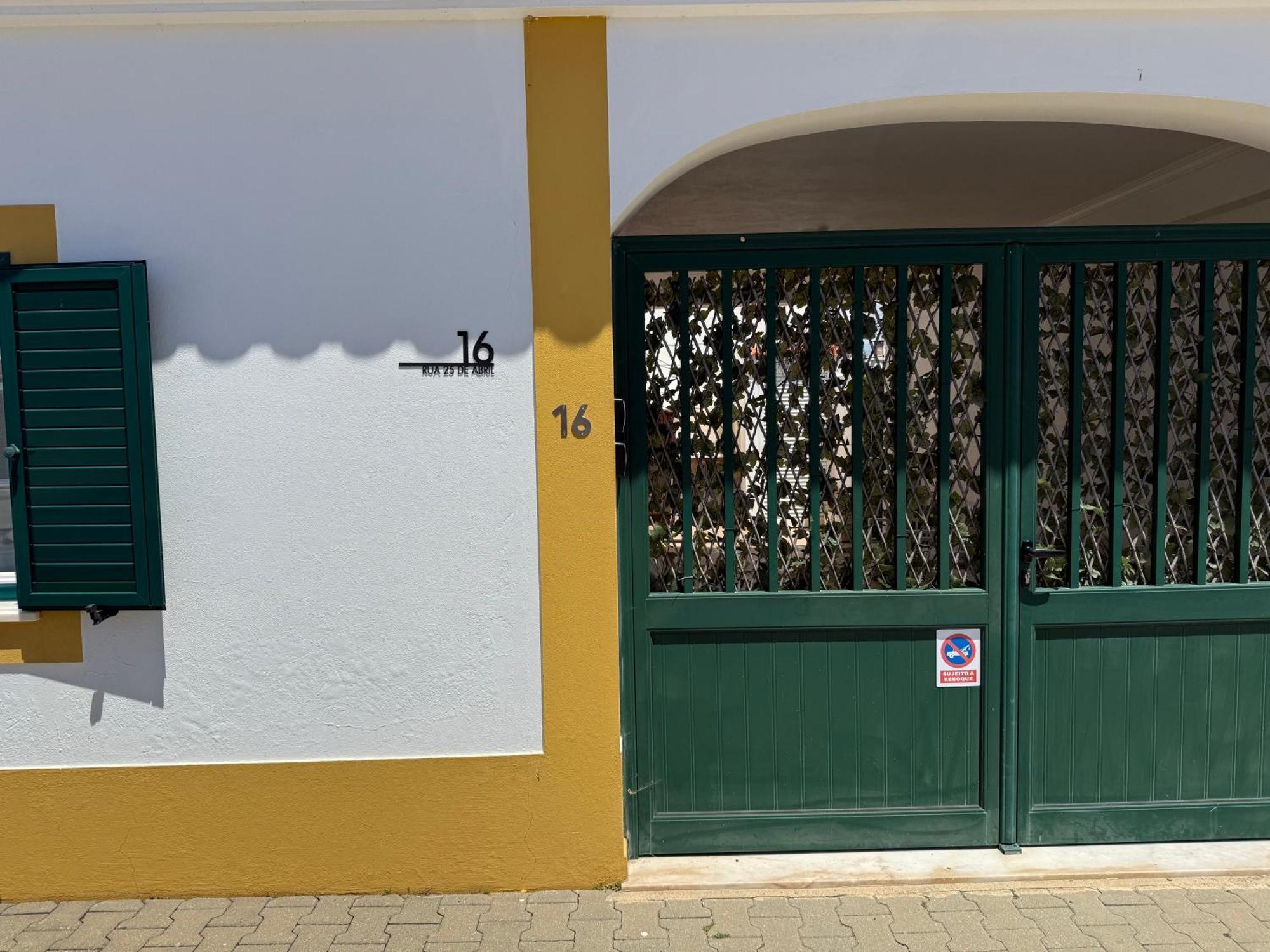 Duplo Com Varanda E Casa De Banho Partilhada - Em Casa De Do T2 - Trilho Dos Pescadores Alloggio in famiglia